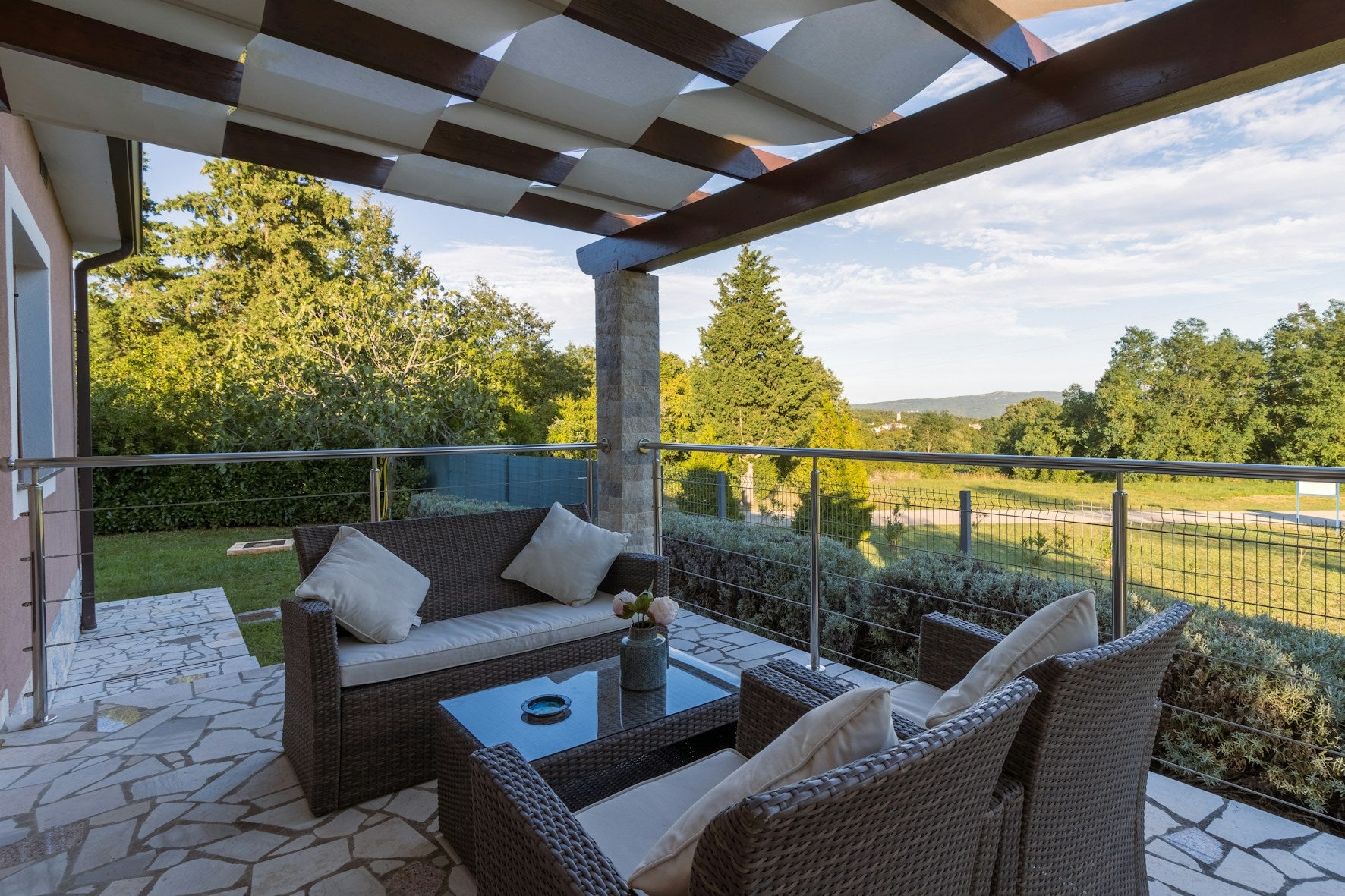 🪑 Outdoor Living